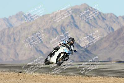 media/Dec-01-2025-Moto Forza (Mon) [[2daa91e15f]]/3-Beginner Group/Session 4 Turn 9/